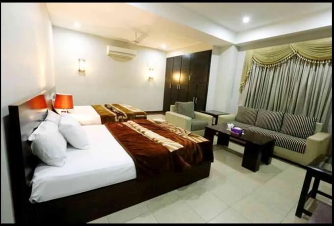 Hotel Multan Continental Exterior photo