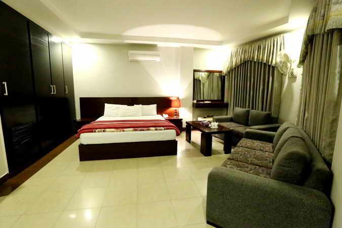 Hotel Multan Continental Exterior photo